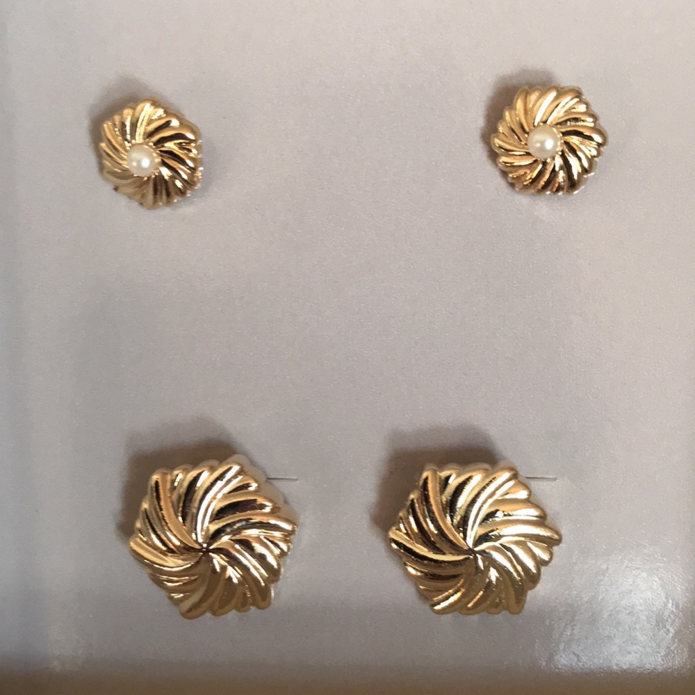 Avon vintage pinwheel earrings and button covers set